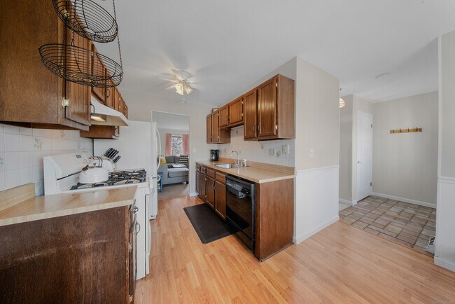 Building Photo - 83 Carriage Dr