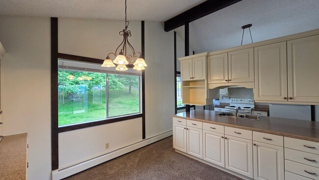 Building Photo - 411 Westview Dr