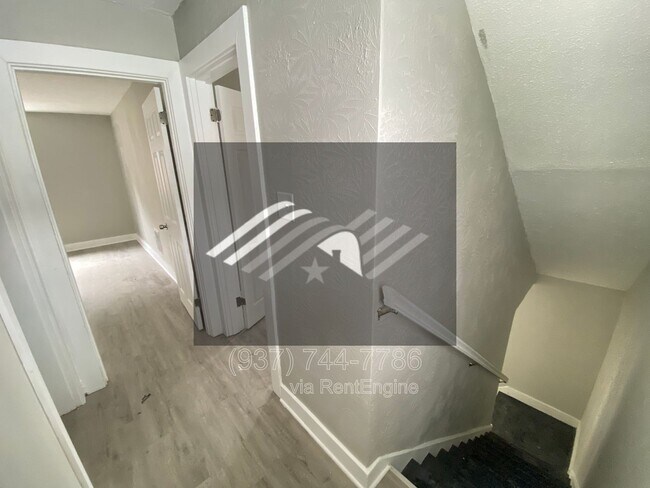 Building Photo - 1004 W Fairview Ave