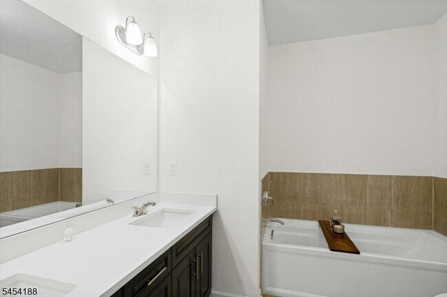 Building Photo - 62 Parkside Ln