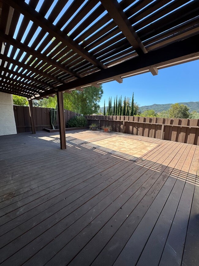 Building Photo - Scenic Cul-de-Sac Living with Stunning Mountain Views