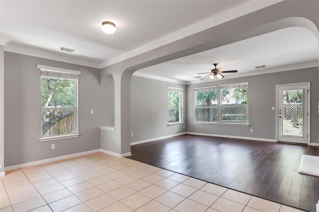 Building Photo - 600 S Frontier Ln