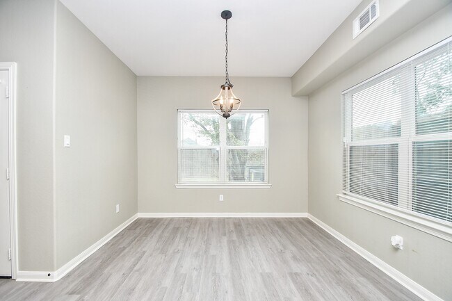 Building Photo - 8215 Bonaire St