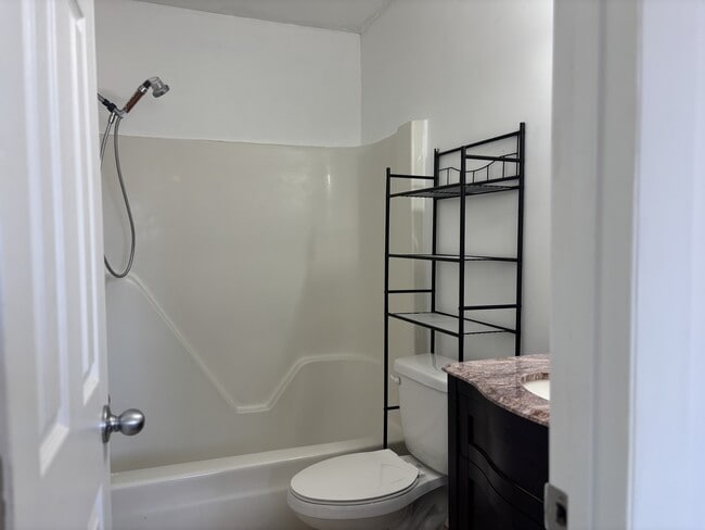 Building Photo - 1372 Riverside Dr