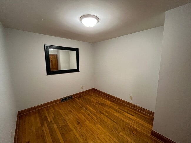Building Photo - **RIVERFRONT 4-BEDROOM/2-BATH WITH 4-CAR GARAGE, FULL BASEMENT!!**