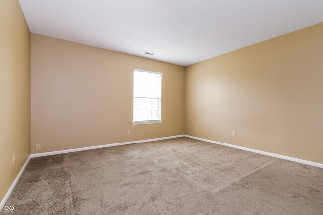Building Photo - 7467 Grandview Dr