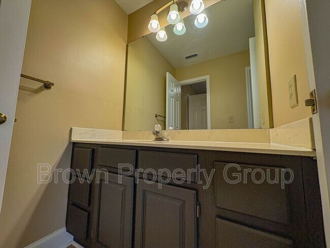 Building Photo - 741 Victorian Pl