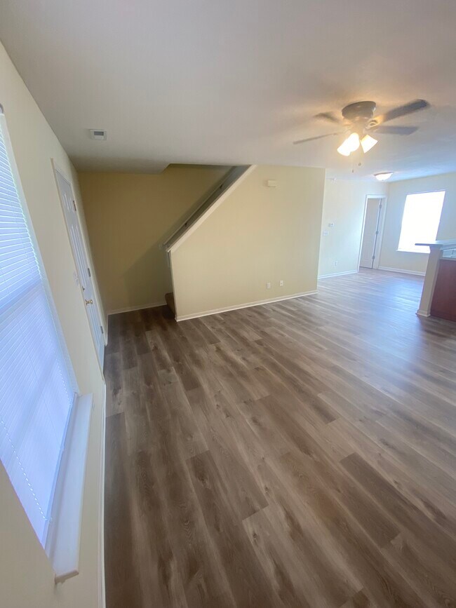 Building Photo - 4524 Waterloo Dr