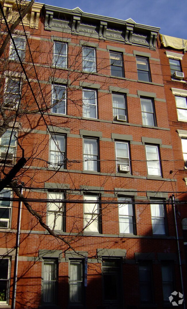 Building Photo - Del Forno Apartments