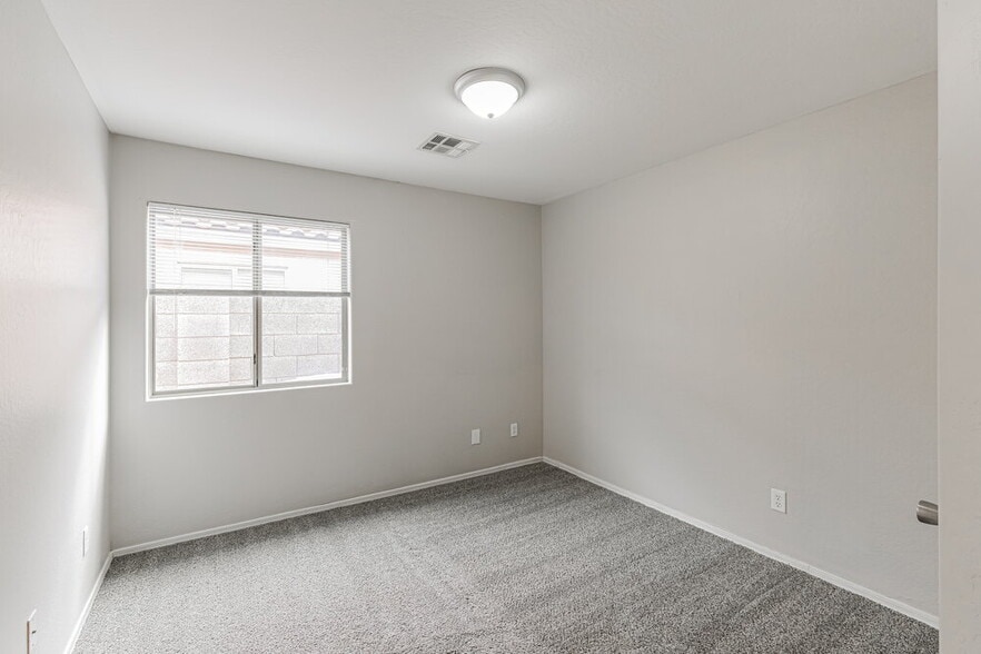 Building Photo - 7814 S 72nd Ln