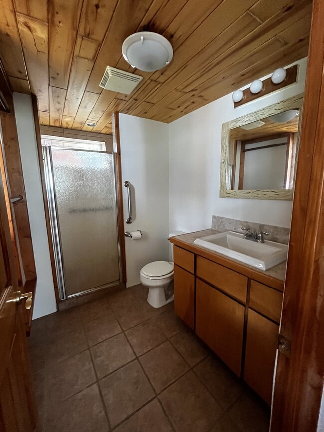 Building Photo - 409 Maria Ln