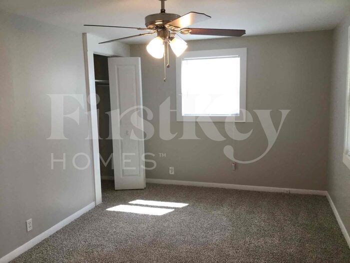 Building Photo - 135 Harris Cir