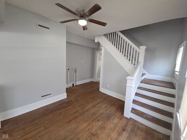 Building Photo - 1339 W Lee St