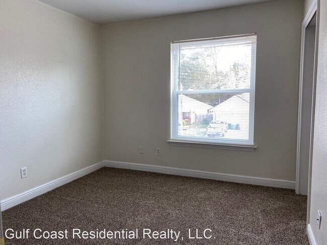 Building Photo - 4 br, 2.5 bath House - 11093 Oakcrest Drive