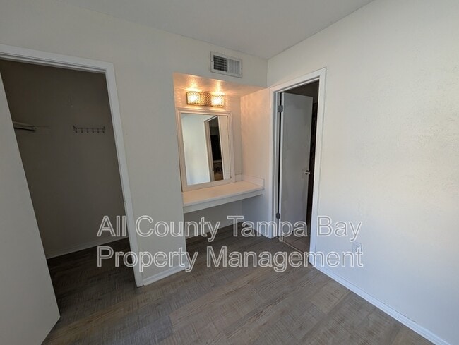 Building Photo - 4230 36th Ave S