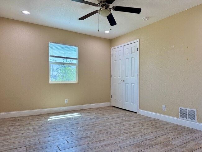 Building Photo - 609 Howard Dr