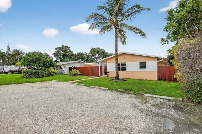 Building Photo - 920 SW 30th St