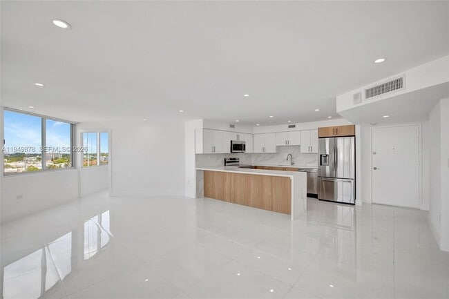 Building Photo - 7135 Collins Ave