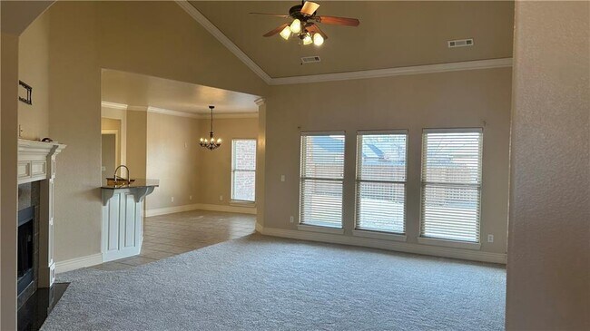 Building Photo - 2005 SW Pinoak Ave