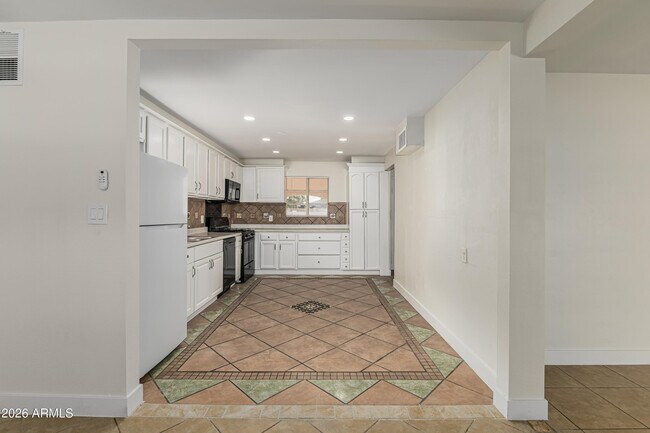 Building Photo - 5620 N 19th Ave