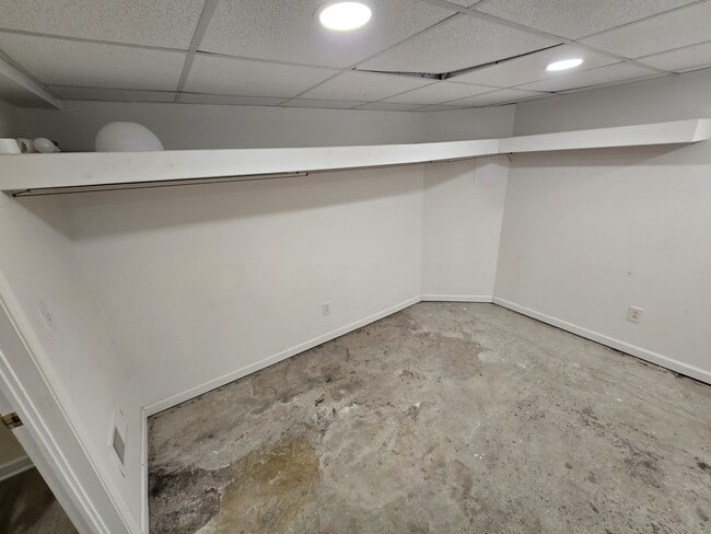 Building Photo - 205 Elmbrook Dr