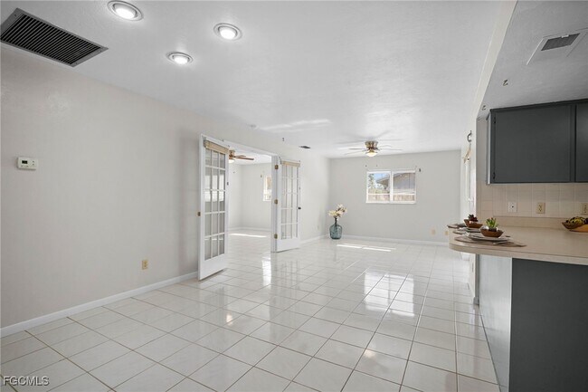 Building Photo - 9721 Deerfoot Dr