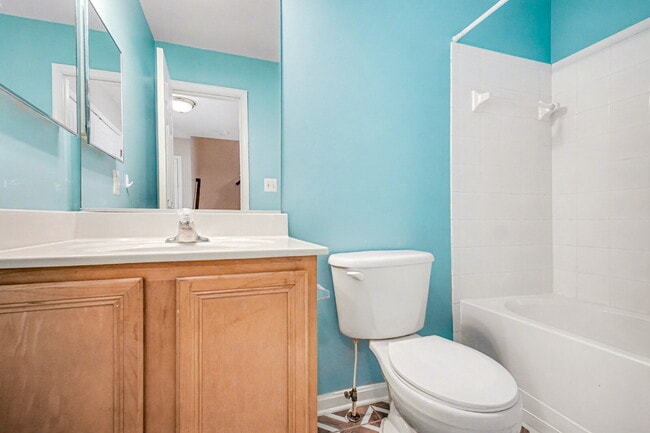 Building Photo - Move-in Special: $100 off of the first month's rent Spacious End-Unit 4 Bedroom Townhome for Rent...