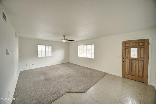 Building Photo - 480 N 6th Dr
