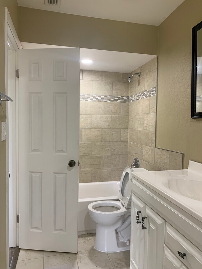 Building Photo - 129 Springwood Cir