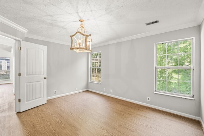 Building Photo - 3127 Creekview Ln