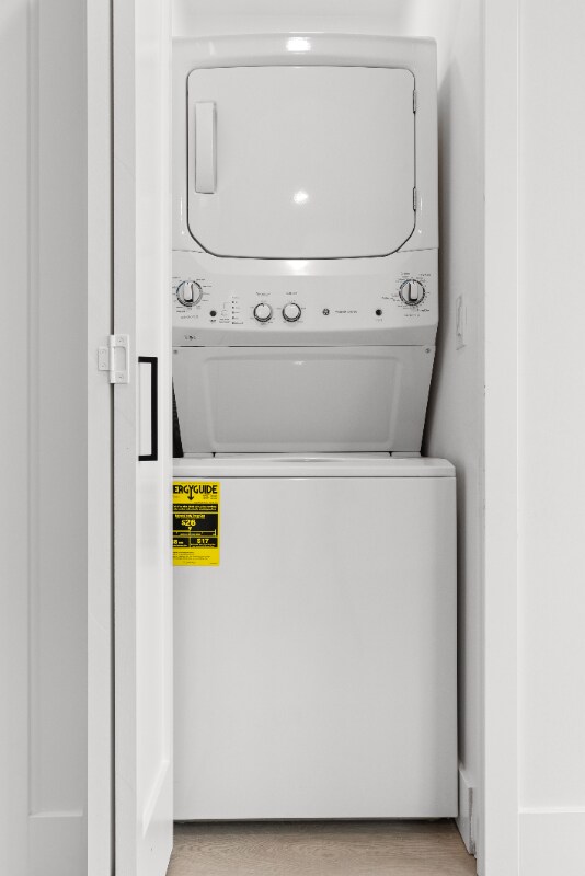 Building Photo - 232 N Hollywood Way