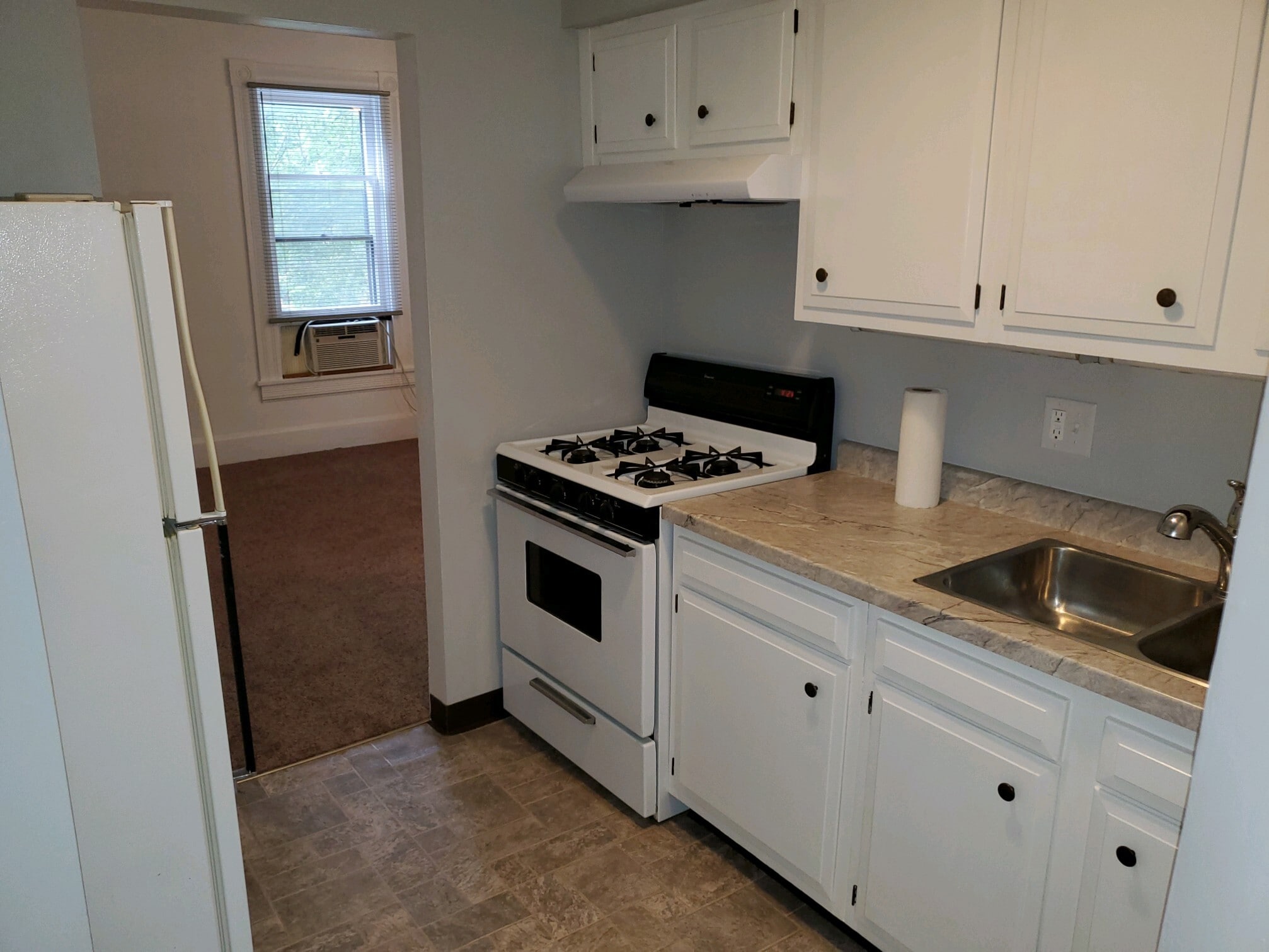 Kitchen - 525 30th St