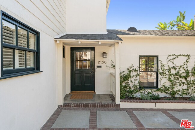 Building Photo - 2150 Moreno Dr