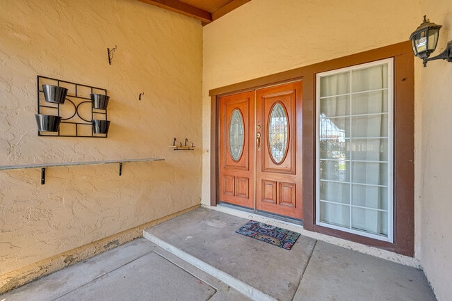 Building Photo - 719 Mahogany Dr
