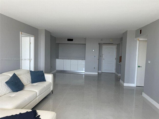 Building Photo - 3675 N Country Club Dr