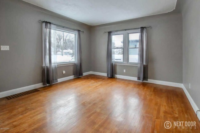Building Photo - 1319 Diamond Ave NE