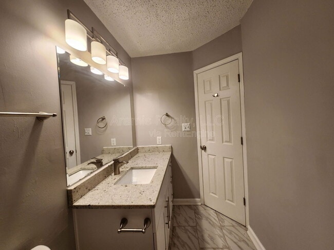 Building Photo - 311 Hawkstone Way