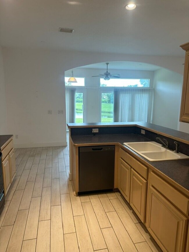 Building Photo - 105 Oceans Edge Dr