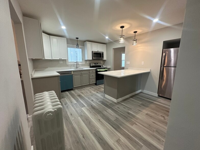 Primary Photo - 13 Gladstone St