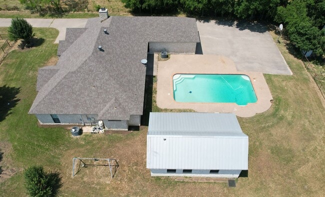 Building Photo - 5 Bed 4 Bath in Pilot Point