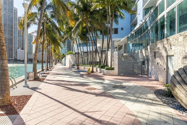 Building Photo - 335 S Biscayne Blvd