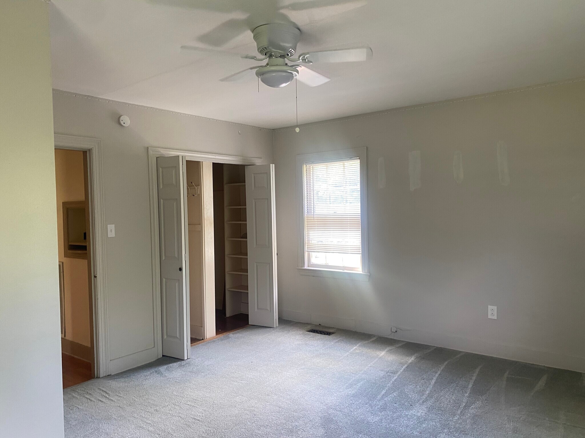 Building Photo - 3627 Riverview Dr