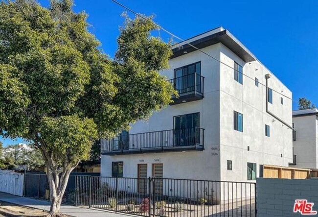 Building Photo - 5616.5 Fulcher Ave