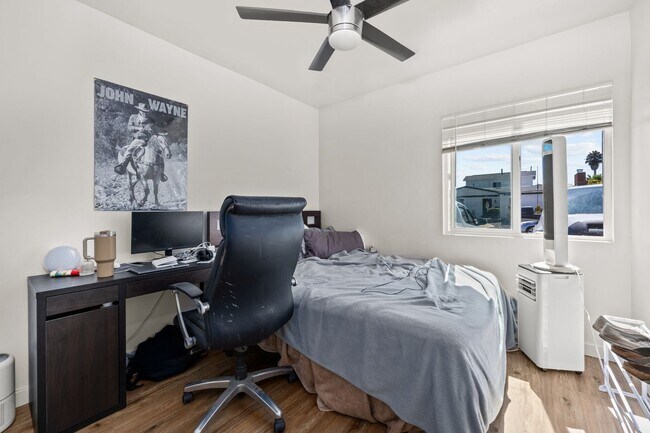 Building Photo - Two full kitchens, two washers & dryers, two dishwashers!
