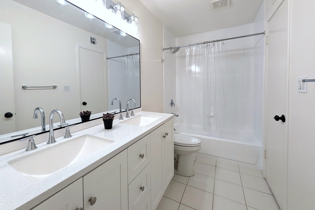 Building Photo - 1626 W Campbell Ave