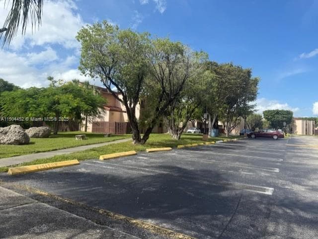 Building Photo - 515 W Park Dr