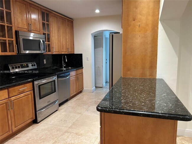 Building Photo - 641 Zamora Ave