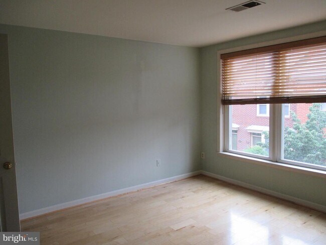 Building Photo - 552 WEST St