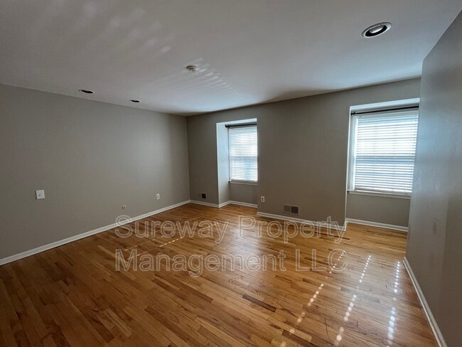 Building Photo - 513 Glenmere Ave