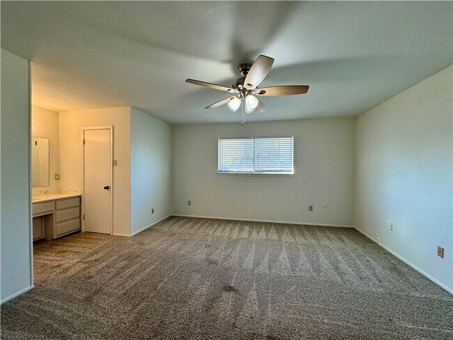 Building Photo - Charming Single Family Home In Hewitt, TX